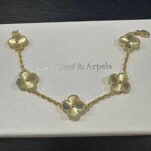 ✨ Van Cleef & Arpels Gold Bracelet ✨